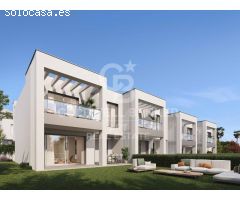 Increíbles villas con 3 y 4 dormitorios a pocos metros de la playa en Marbella