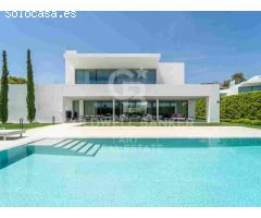 Villa mediterránea moderna en el corazón de la Milla de Oro de Marbella