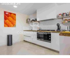 Elegante Adosado de 5 Dormitorios con Piscina Privada en La Perla de la Heredia,