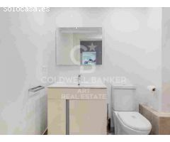 Elegante Adosado de 5 Dormitorios con Piscina Privada en La Perla de la Heredia,