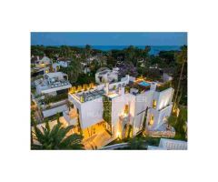 Impresionante villa de diseño a pocos pasos de la playa en la Milla de Oro de