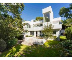 Elegante villa moderna con casa de invitados en el prime Nueva Andalucía,