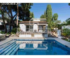 Elegante villa moderna con casa de invitados en el prime Nueva Andalucía,