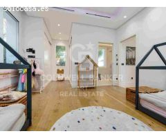 Elegante villa moderna con casa de invitados en el prime Nueva Andalucía,