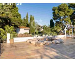 Elegante villa moderna con casa de invitados en el prime Nueva Andalucía,