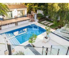 Elegante villa moderna con casa de invitados en el prime Nueva Andalucía,