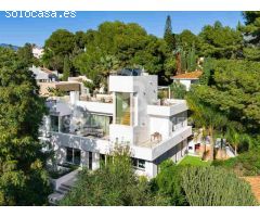 Elegante villa moderna con casa de invitados en el prime Nueva Andalucía,