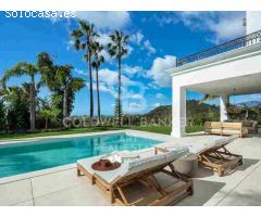 Villa mediterránea de lujo con vistas panorámicas en Los Arqueros