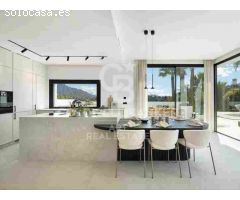 Villa mediterránea de lujo con vistas panorámicas en Los Arqueros