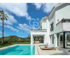 Villa mediterránea de lujo con vistas panorámicas en Los Arqueros
