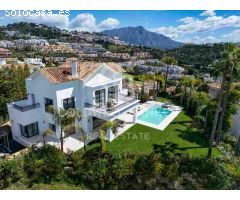 Villa mediterránea de lujo con vistas panorámicas en Los Arqueros