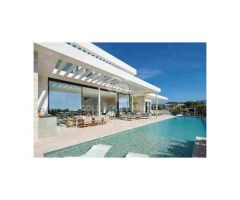 Villa de lujo moderna con vistas panorámicas en Los Flamingos