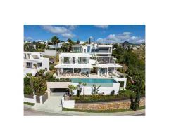 Villa de lujo moderna con vistas panorámicas en Los Flamingos