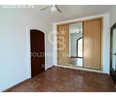 Villa independiente con vistas al golf y apartamento de invitados en Sotogrande