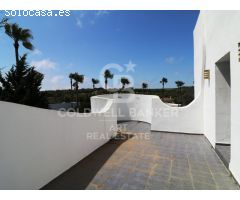 Villa independiente con vistas al golf y apartamento de invitados en Sotogrande