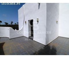 Villa independiente con vistas al golf y apartamento de invitados en Sotogrande