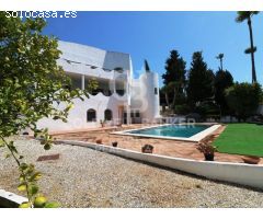 Villa independiente con vistas al golf y apartamento de invitados en Sotogrande