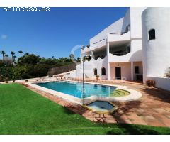 Villa independiente con vistas al golf y apartamento de invitados en Sotogrande