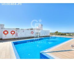 Elegante apartamento de 3 dormitorios en Jardines de Guadaiza, Nueva Andalucía