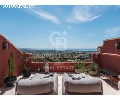 Ático dúplex de lujo con vistas panorámicas en Torre Halcones, Benahavís