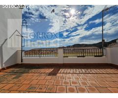 Amplia Casa de Pueblo en Torrox