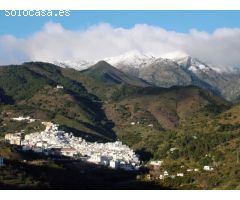 Casa de pueblo con dos grandes terrazas y vistas a la montaña en Tolox (Málaga)