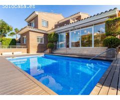 ¡Tu hogar ideal en Vilafortuny! Exclusivo chalet con piscina, barbacoa y cuatro