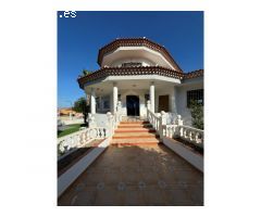 CHALET 4 DORMITORIOS CON PISCINA EN BOLNUEVO