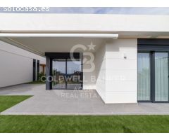 CHALET ADOSADO CON VISTAS PANORAMICAS A ESTRENAR