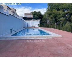 Adosado con piscina comunitaria en Alfaz