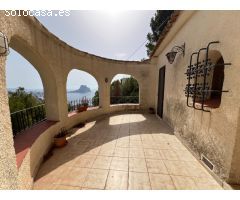 Villa para renovar con vistas al mar y al Peñón de Ifach