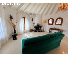 Villa para renovar con vistas al mar y al Peñón de Ifach