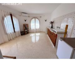 Villa para renovar con vistas al mar y al Peñón de Ifach