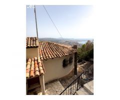 Villa para renovar con vistas al mar y al Peñón de Ifach