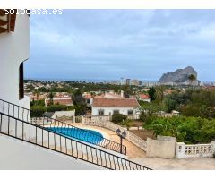 Villa con vista al mar en Calpe con gran terreno para construir otra villa