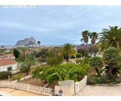 Villa con vista al mar en Calpe con gran terreno para construir otra villa