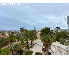 Villa con vista al mar en Calpe con gran terreno para construir otra villa