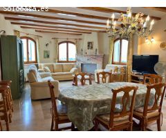 Villa con vista al mar en Calpe con gran terreno para construir otra villa