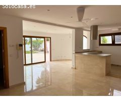 Villa con vista al mar en Calpe con gran terreno para construir otra villa
