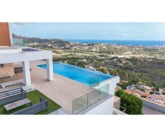 Villa moderna de lujo con vistas panorámicas al mar y a la montaña en Calpe