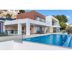 Villa moderna de lujo con vistas panorámicas al mar y a la montaña en Calpe