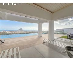Villa moderna de lujo con vistas panorámicas al mar y a la montaña en Calpe