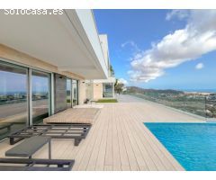 Villa moderna de lujo con vistas panorámicas al mar y a la montaña en Calpe