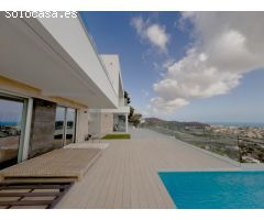 Villa moderna de lujo con vistas panorámicas al mar y a la montaña en Calpe