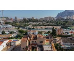 Oportunidad de Inversión: Villa para reformar en Ubicación Privilegiada cerca de