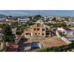 Oportunidad de Inversión: Villa para reformar en Ubicación Privilegiada cerca de