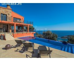 Lujosa villa con piscina infinita e impresionantes vistas a Aiguablava