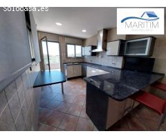 Casa con acabados de lujo y vistas al mar