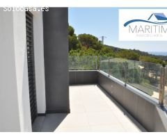 Casa con acabados de lujo y vistas al mar