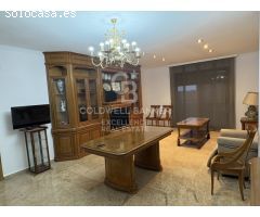 Casa con acabados de lujo y vistas al mar